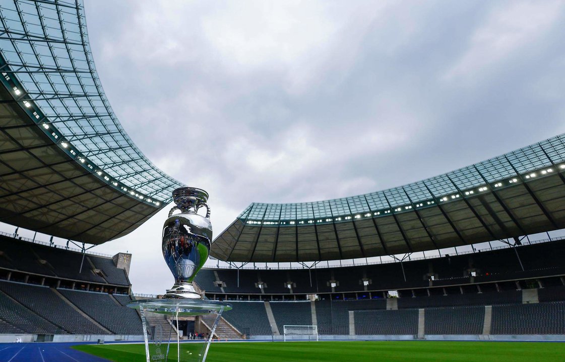 La Copa Henri Delaunay en el Estadio Olímpcio de Berlín, Alemania. EFE/EPA/HANNIBAL HANSCHKE