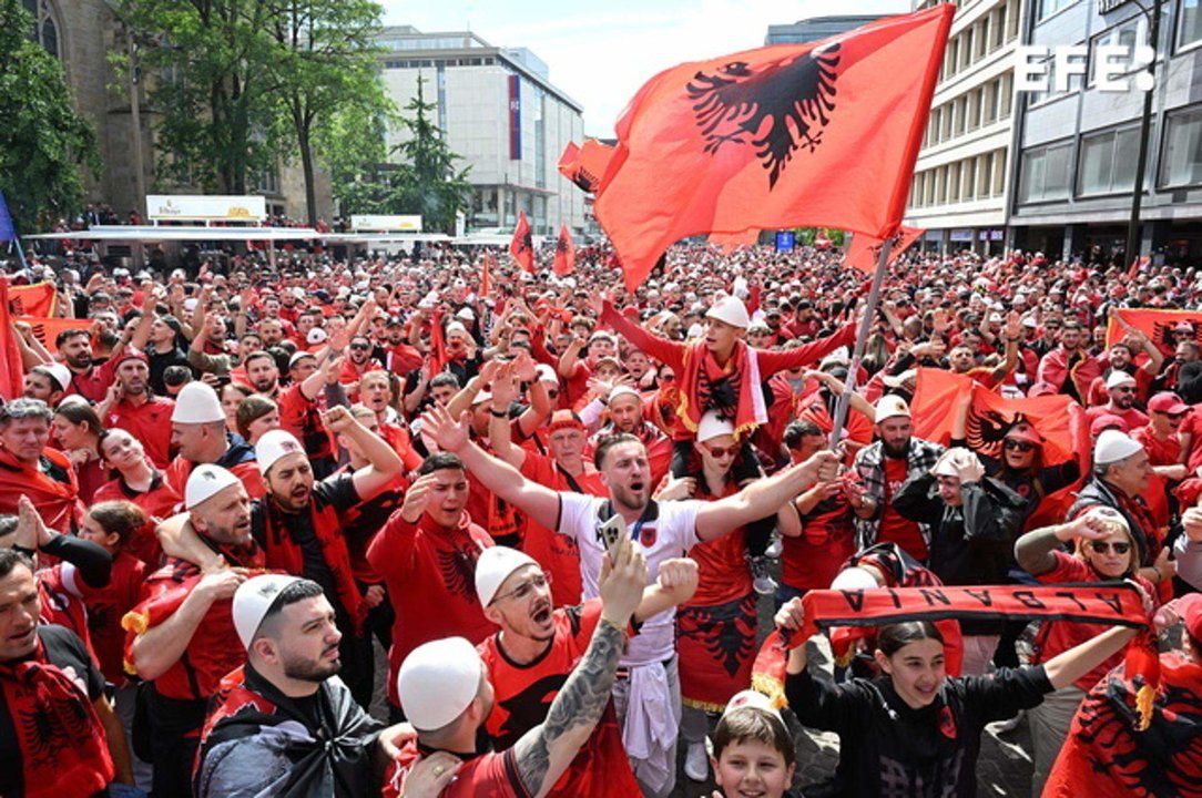 Dortmund (Germany), 15/06/2024.- Albania supporters gather in central Dortmund ahead of the UEFA EURO 2024 group B match between Italy and Albania at the BVB Stadion Dortmund, Germany, 15 June 2024. (Alemania, Italia) EFE/EPA/Daniel Dal Zennaro