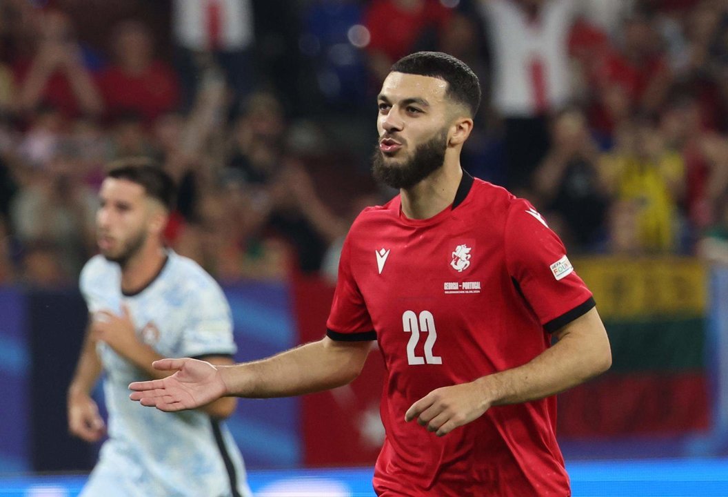 El georgiano Georges Mikautadze celebra el 2-0 a Portugal en Gelsenkirchen, Alemania EFE/EPA/GEORGI LICOVSKI