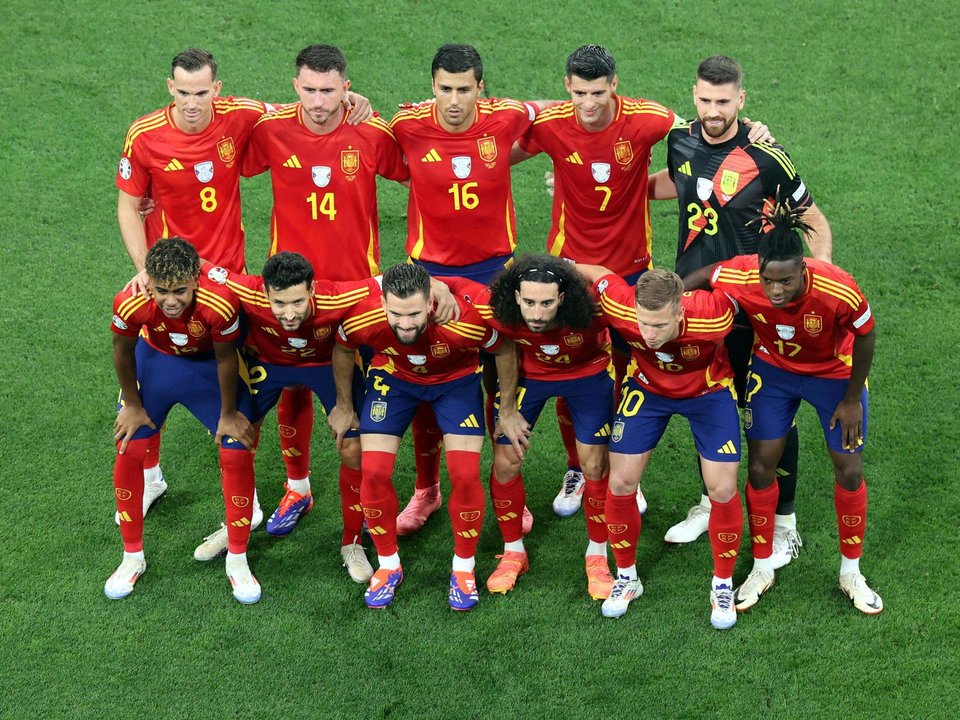 Munich (Germany), 09/07/2024.- Spain starting eleven pose for the group photo prior the UEFA EURO 2024 semi-finals soccer match between Spain and France in Munich, Germany, 09 July 2024. (Francia, Alemania, España) EFE/EPA/MOHAMED MESSARA