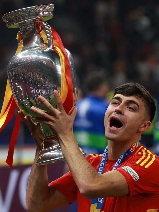 Pedri tras el encuentro correspondiente a la final de la Eurocopa que disputaron Inglaterra en el Estadio Olímpico de Berlín. EFE/EPA/CLEMENS BILAN